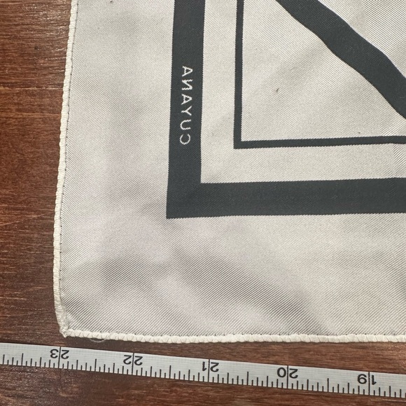 Cuyana 100% silk black and white scarf NWT - Picture 6 of 6